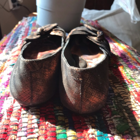 Born iridescent gold and black flats - Picture 8 of 16